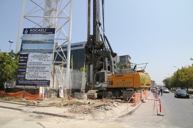 Kocaeli Valiliği Önünde Yaya Köprüsü Çalışmaları Başladı