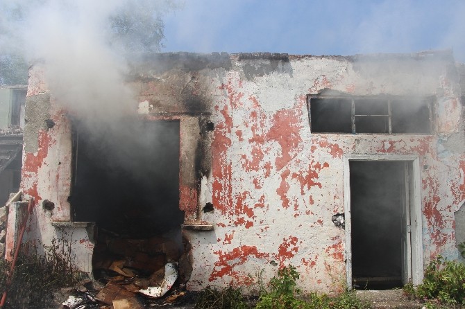 Metruk Evde Yangın Çıktı