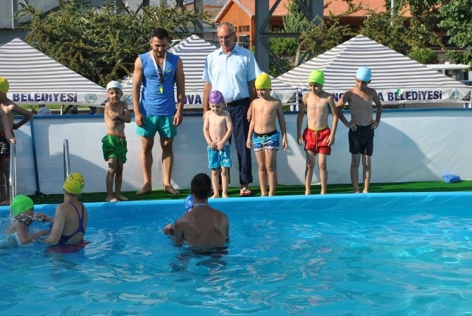 İncirliova’da Şehir Merkezine Taşınabilir Havuz Kuruldu