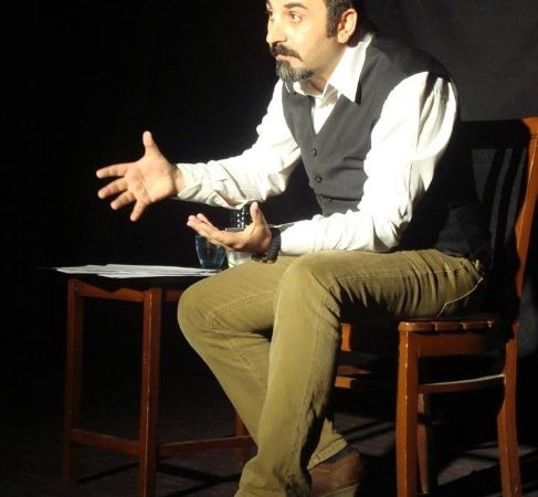 Adanalı tiyatro ve sinema oyuncusu Ergün Özfırıncı, işlerinden dolayı tatile