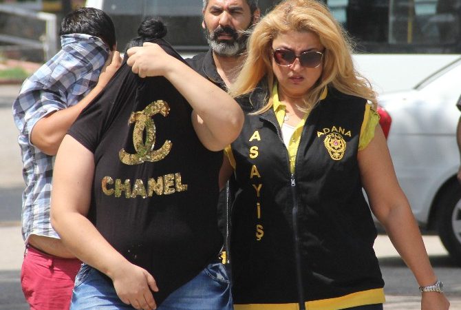 Adana’da masaj salonunda fuhuş yaptırdığı ileri sürülen 1’i kadın 2