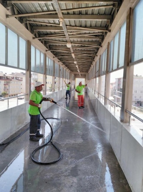 Körfez Caddeleri Temizleniyor