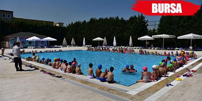 Bursalılar havuzlara koştu