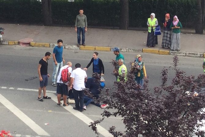 Ordu’nun Ünye ilçesinde otomobilin çarptığı 2 yaya yaralandı. Kaza, Ünye