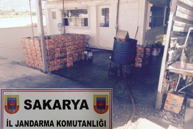Sakarya’da jandarmanın yaptığı operasyonlarda, bin 635 litre madeni yağ, 2