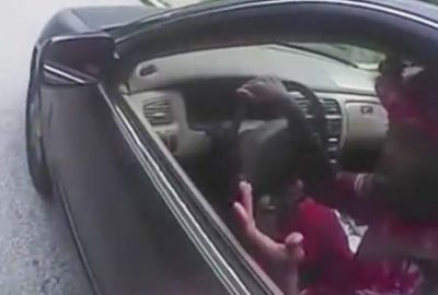 ABD’de siyahiyi öldüren polis cinayetle yargılanacak