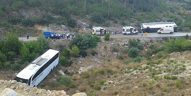 Yolcu otobüsü devrildi: 2’si ağır 20 yaralı