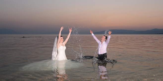 Gelin ve damat sıcaktan bunalınca…