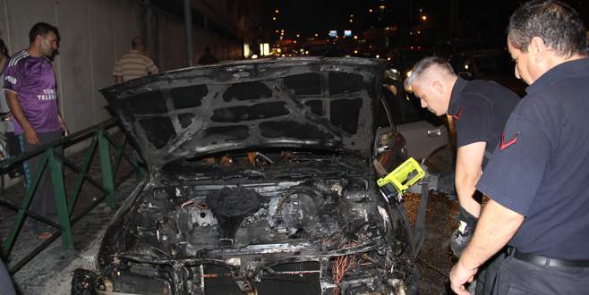 Seyir halindeki araç küle döndü