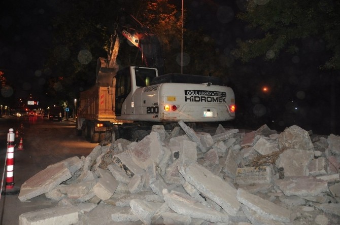 Manisa Büyükşehir Belediyesi Gece Mesaisinde