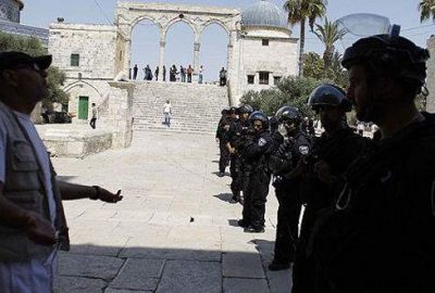 Cuma namazını sokaklarda kıldılar