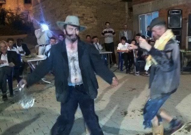 Hisarcık ilçesi Kızılçukur köyü muhtarı Nevzat Güner, köylerinde yapılan düğünlerde