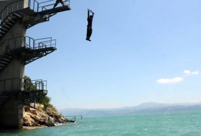 Elleri, ayakları ve gözleri bağlı suya atıldılar