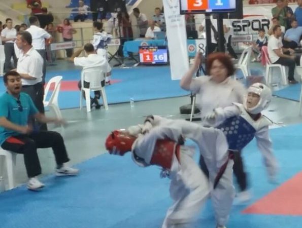 Ayvalık Gençlik Hizmetleri ve Spor Müdürlüğü bünyesindeki Ayvalık Sporlu genç