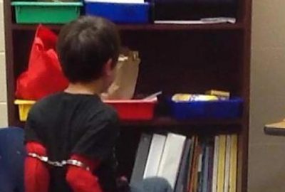 Polisten 8 yaşındaki çocuğa kelepçe