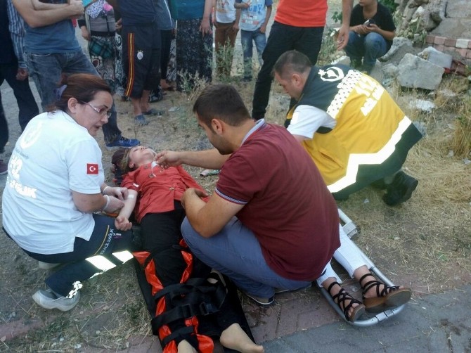Sivas’ta İşçi Servisi İle Kamyonet Çarpıştı: 8 Yaralı