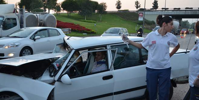 Hurdaya dönen araçtan sağ çıktı