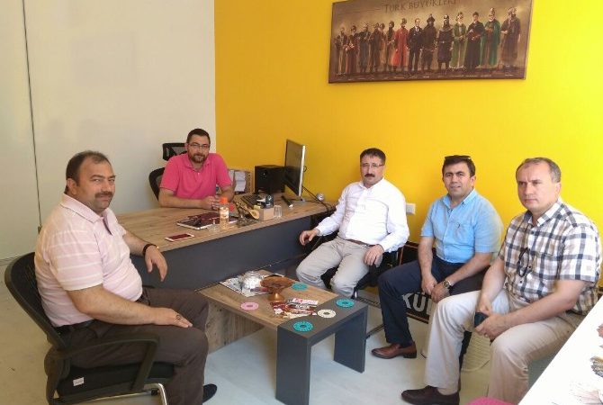 AK Parti Çorum İl Başkanı Rumi Bekiroğlu, esnaf ziyaretinde bulundu.