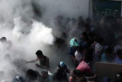 Komşuda göçmen isyanı