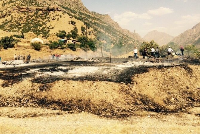 Hakkari-Çukurca karayolu üzerinde bulunan Çimenli köyü Seyitler Mahallesi’nde bilinmeyen bir