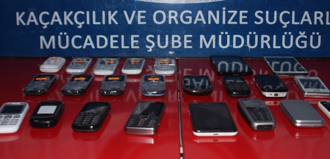 Elazığ’da 34 Adet Kaçak Cep Telefonu Ele Geçirildi