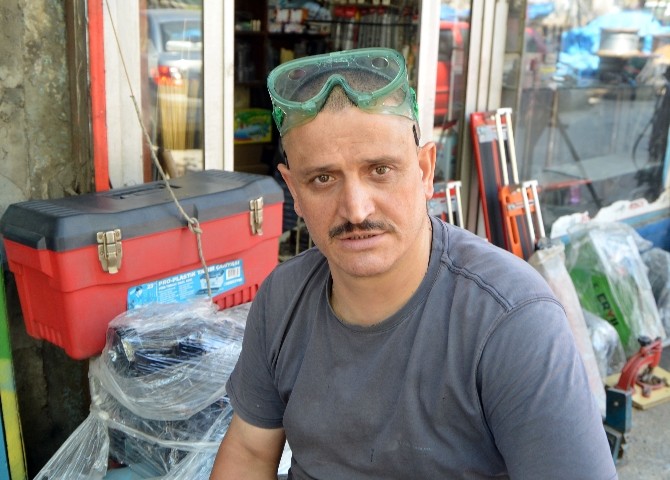 Mültecilerin İlgisi Can Yeleği Satışlarını Patlattı