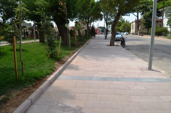 Saadettin Baycan Parkına Andazit Kaldırım