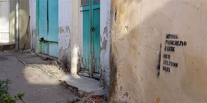 Tepkilerini duvarlara yansıttılar