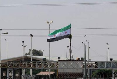 Gümrük kapısına o bayrağı diktiler