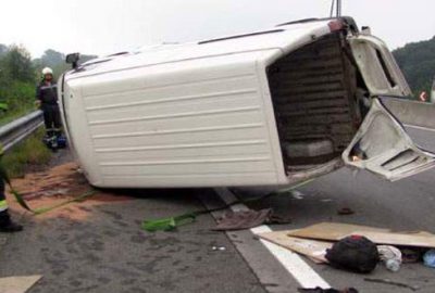 Kaçakları taşıyan araç devrildi: 24 yaralı