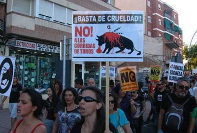 Boğa güreşleri protesto edildi