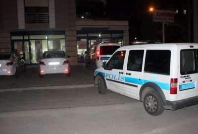 Çalışanların Ellerini Bağlayıp Kasadan 16 Bin TL Çaldı