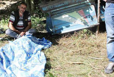 Tarım aracı devrildi! Anne öldü, 5 çocuğu yaralandı