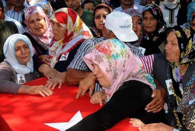 Şehit Ceylan ile Bıçakçı son yolculuğuna uğurlandı