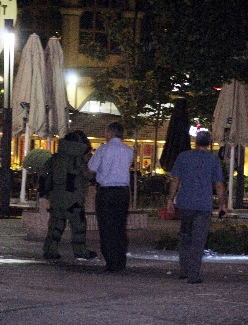 Şehit Aileleri Derneği Kafesi Yakınlarında Şüpheli Paket Paniği Şehit Aileleri Derneği Kafesi Yakınlarında Şüpheli Paket Paniği