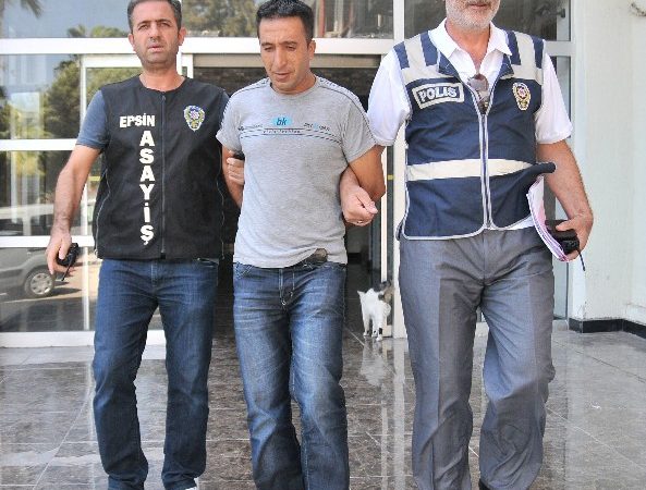 Mersin’de ayrılmak üzere olduğu karısını 14 yerinden bıçaklayarak ağır yaralayan,