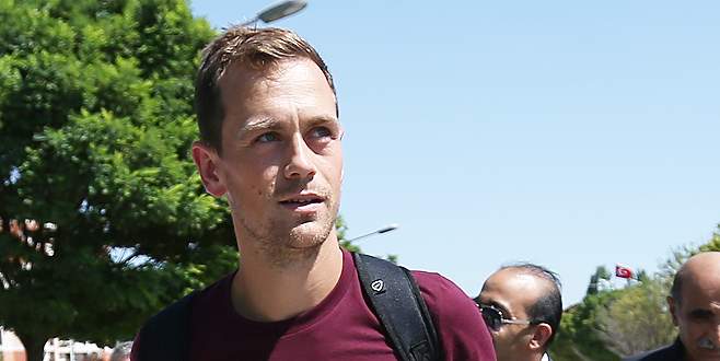 Tom De Sutter bugün imzalıyor