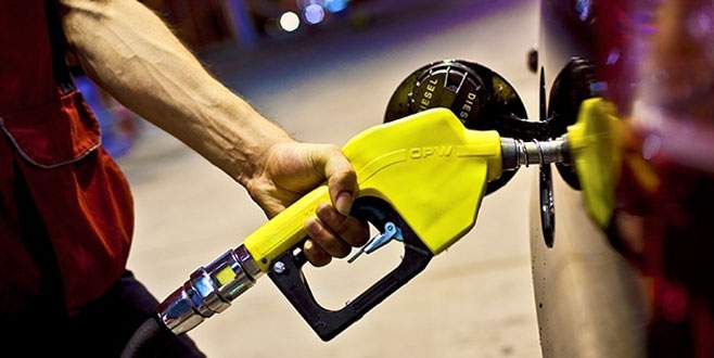 Akaryakıtta bir indirim daha!