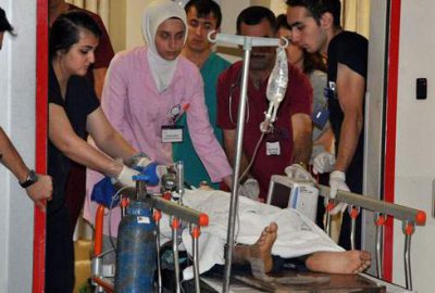 Karşıdan karşıya geçerken otomobil çarptı!