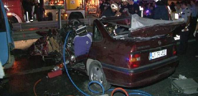 Korkunç kaza: 3 ölü 9 yaralı