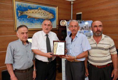 Fatih Camii Derneği’nden Başkan Yılmaz’a Teşekkür Plaketi