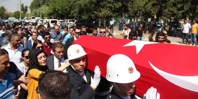 Şehit polisler, törenle memleketine uğurlandı