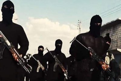 IŞİD 200 kişiyi direğe bağladı