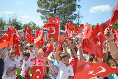 Gönen’deki Sertifika Töreninde Bayrak Şöleni