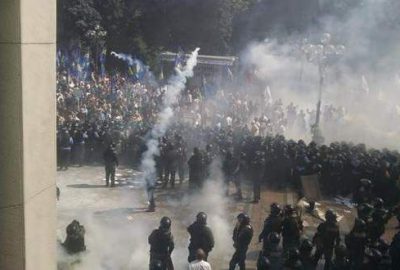 Parlamentoya baskın!