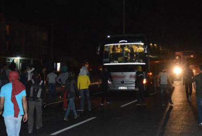 PKK’lılar yol kesti! Durmayan aracı ise taradılar!