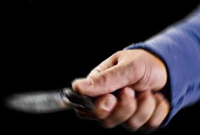 Annesinin yüzüğünü bıçak zoruyla aldı