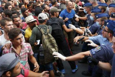 Sığınmacı akınına uğrayan gar kapatıldı