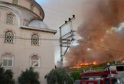 Köylü yangınla uğraşırken, hırsızlar…