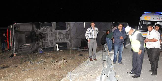 Yolcu otobüsü devrildi: 22 yaralı
